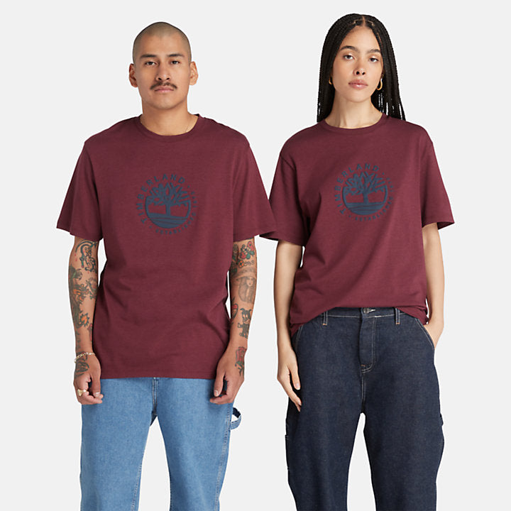 TIMBERLAND GRAPHIC LOGO T-SHIRT FOR ALL GENDER IN BURGUNDY