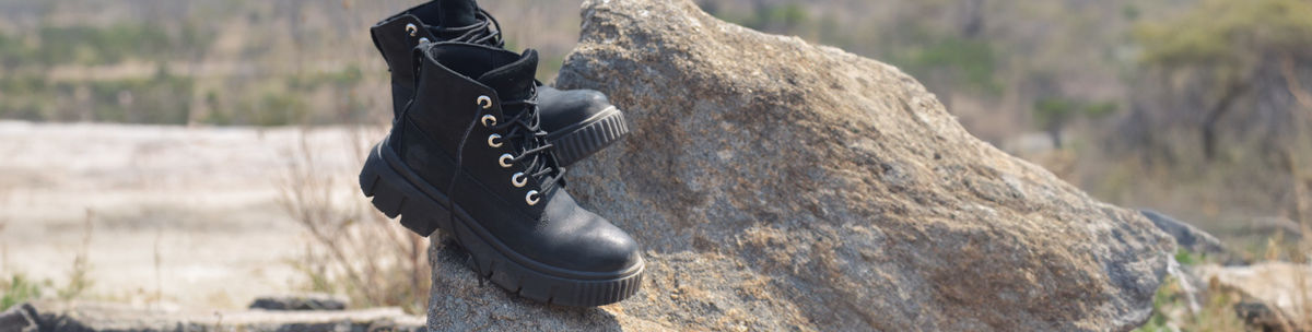 WOMEN'S BOOTS