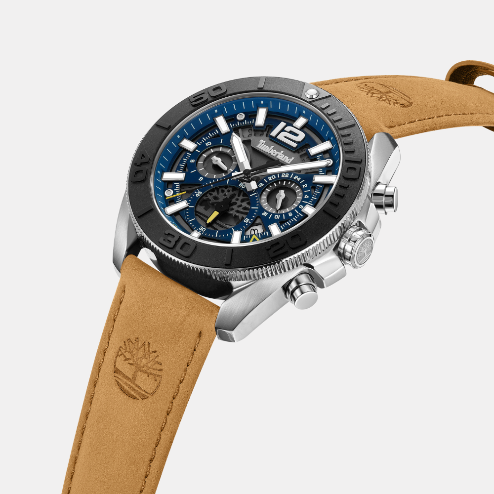 Timberland® Marshfield Watch for Men. Stainless steel case with a navy blue dial and clear markers. Warm wheat leather strap for a classic and timeless look with a touch of nautical flair.