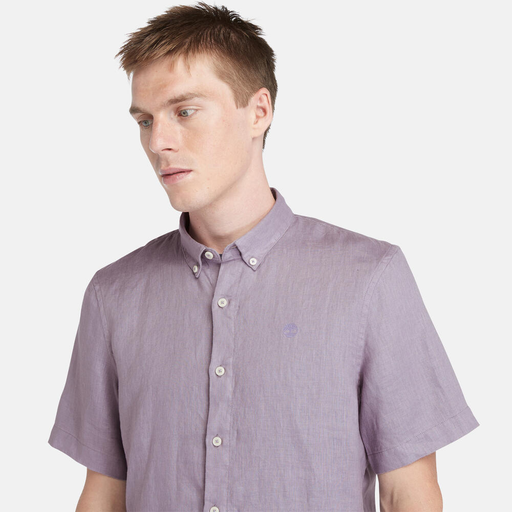 Timberland® Mill Brook Linen Short Sleeve Shirt for Men in Purple. Purple linen shirt with button-down collar and short sleeves. Relaxed fit for a comfortable and stylish look. Perfect for warm weather and casual occasions.