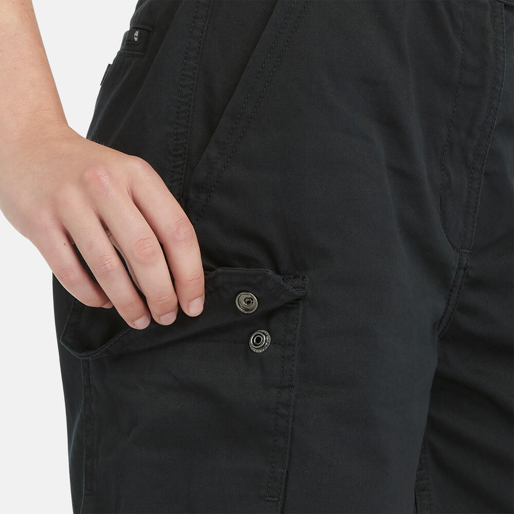 imberland Brookline Utility Cargo Shorts for Women. High-waisted cargo shorts with multiple pockets for a stylish and functional look.  Perfect for everyday wear and outdoor adventures.