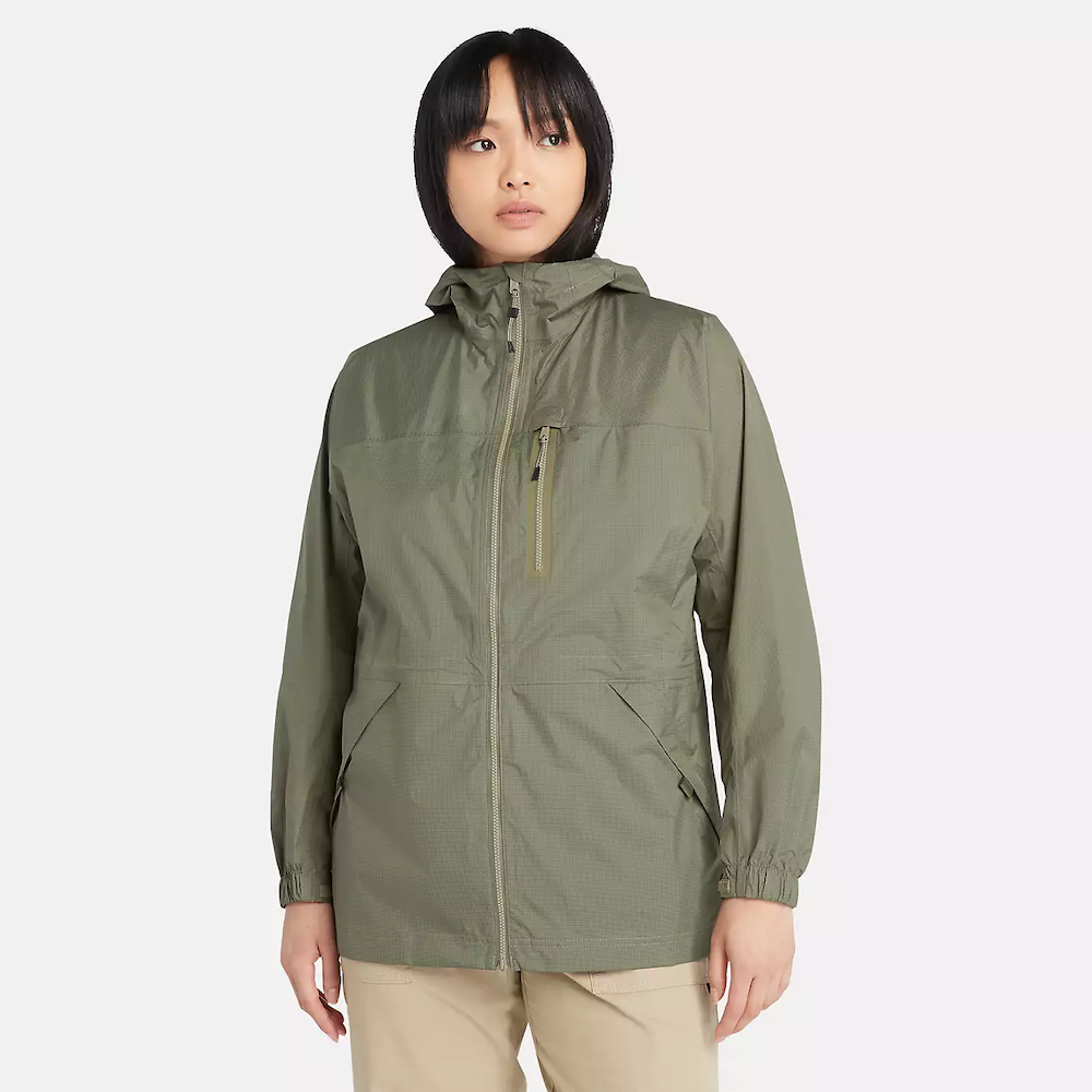 Timberland¡ Women's Jenness Waterproof Packable Jacket. Lightweight, waterproof fabric for breathability and protection. Tier 3 waterproof technology with fully sealed seams for dryness. Packable design folds into a pouch for portability. Adjustable hood for extra coverage