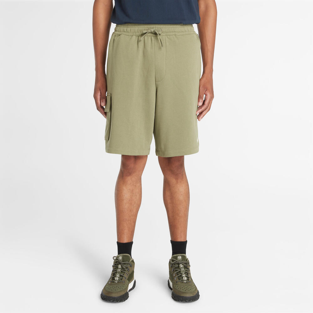 Timberland Northwood Logo Cargo Brushback Sweatshort. Men's cargo shorts with a brushback interior for warmth. Features cargo pockets and a relaxed fit. Ideal for casual wear and outdoor activities.