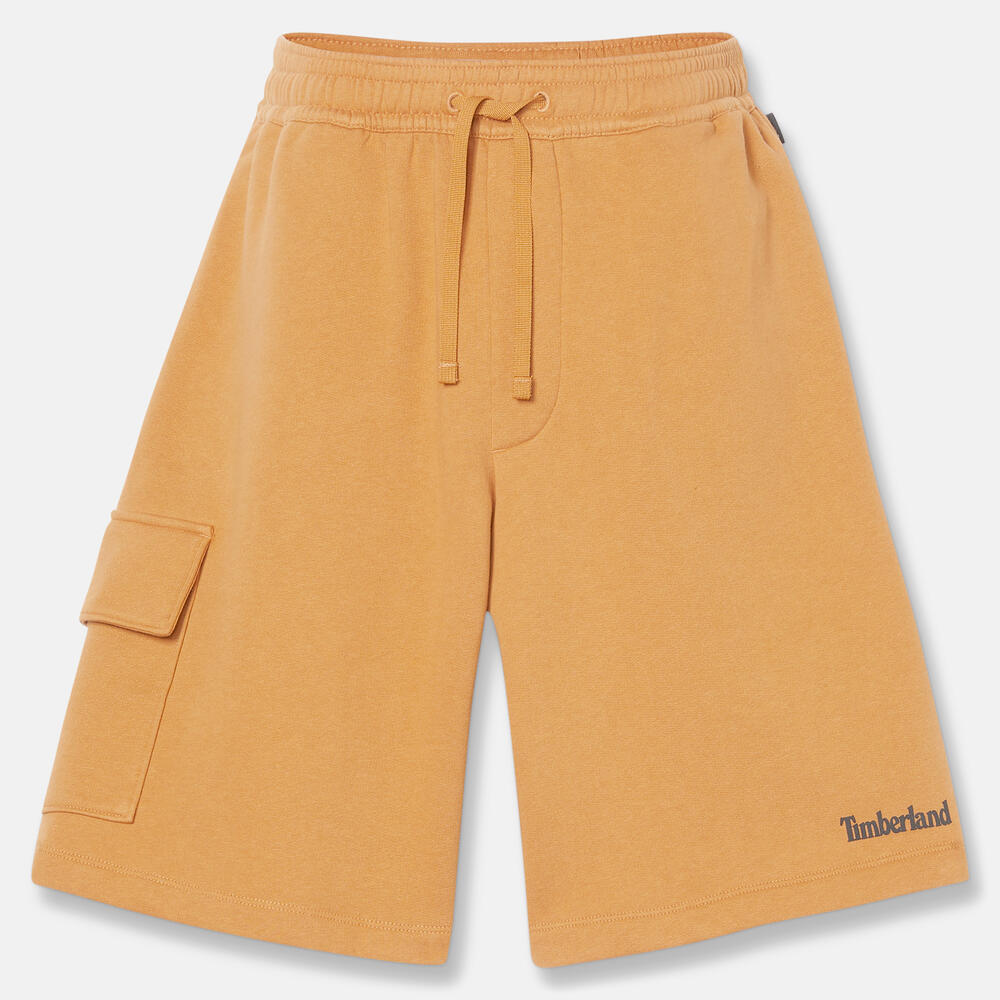 Timberland® Northwood Logo Cargo Brushback Sweatshort. Men's cargo shorts with a brushback interior for warmth. Features cargo pockets and a relaxed fit. Ideal for casual wear and outdoor activities.