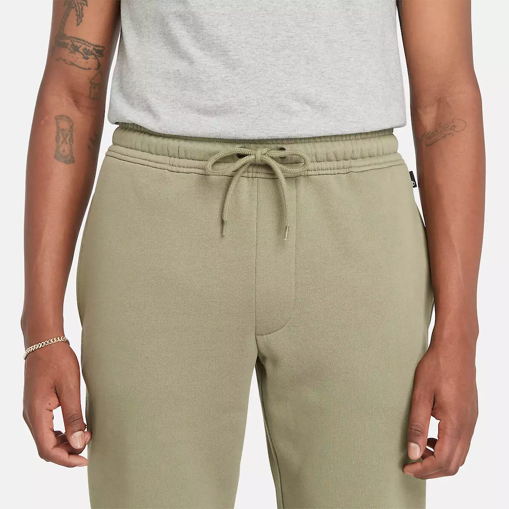  TIMBERLAND KENNEBEC RIVER LINEAR LOGO SWEATPANTS FOR MEN IN GRANITE GREEN