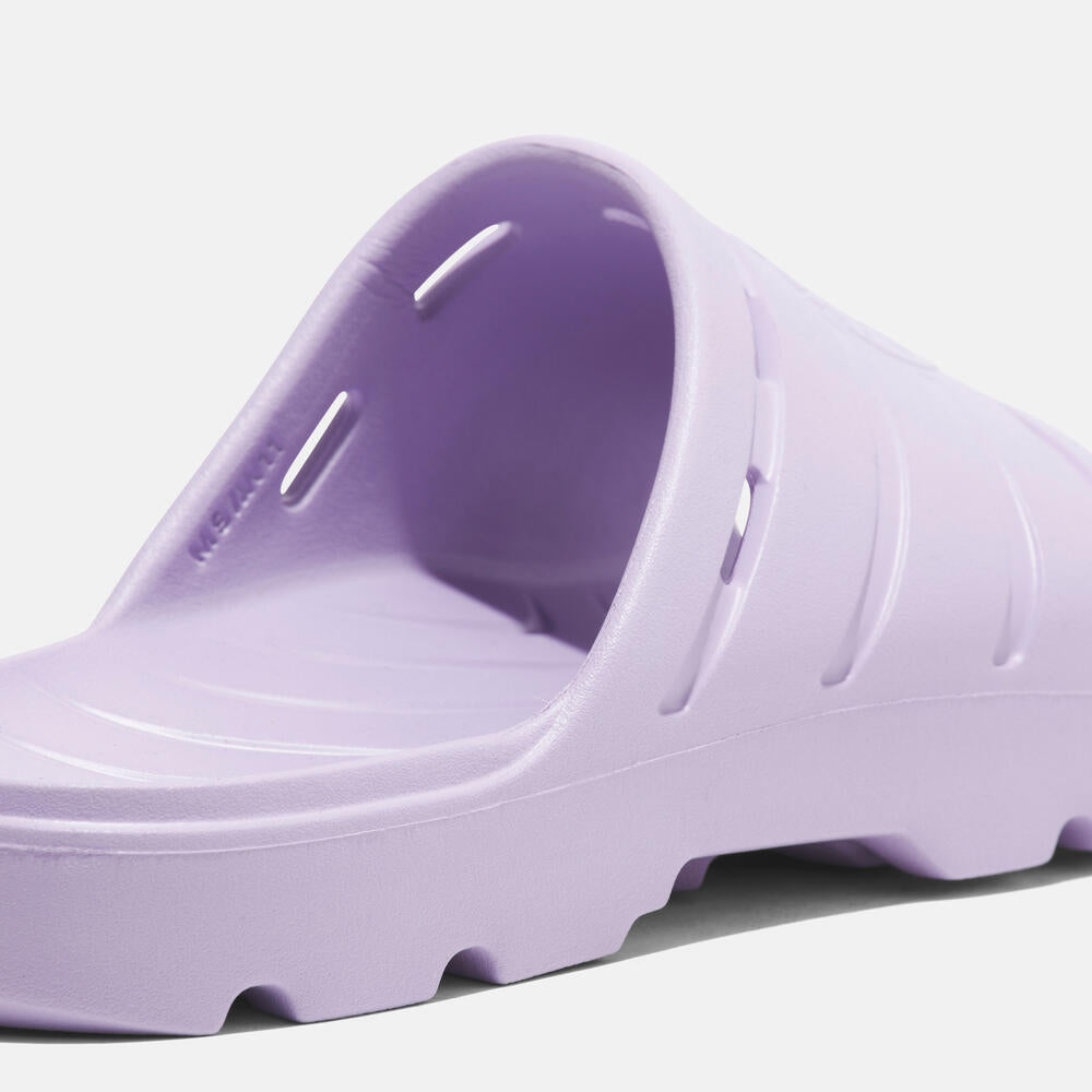 Timberland Get Outslide Slide Sandal for Women in Purple. Purple slide sandal with one-piece EVA upper and outsole for lightweight comfort. Perfect for casual wear and lounging.