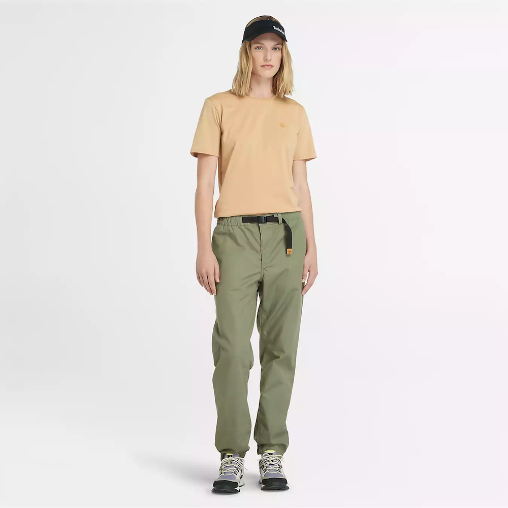 Timberland Dunstan Short Sleeve Tee for Women. Light beige t-shirt with a relaxed fit, crewneck, and soft fabric. Versatile for casual wear.