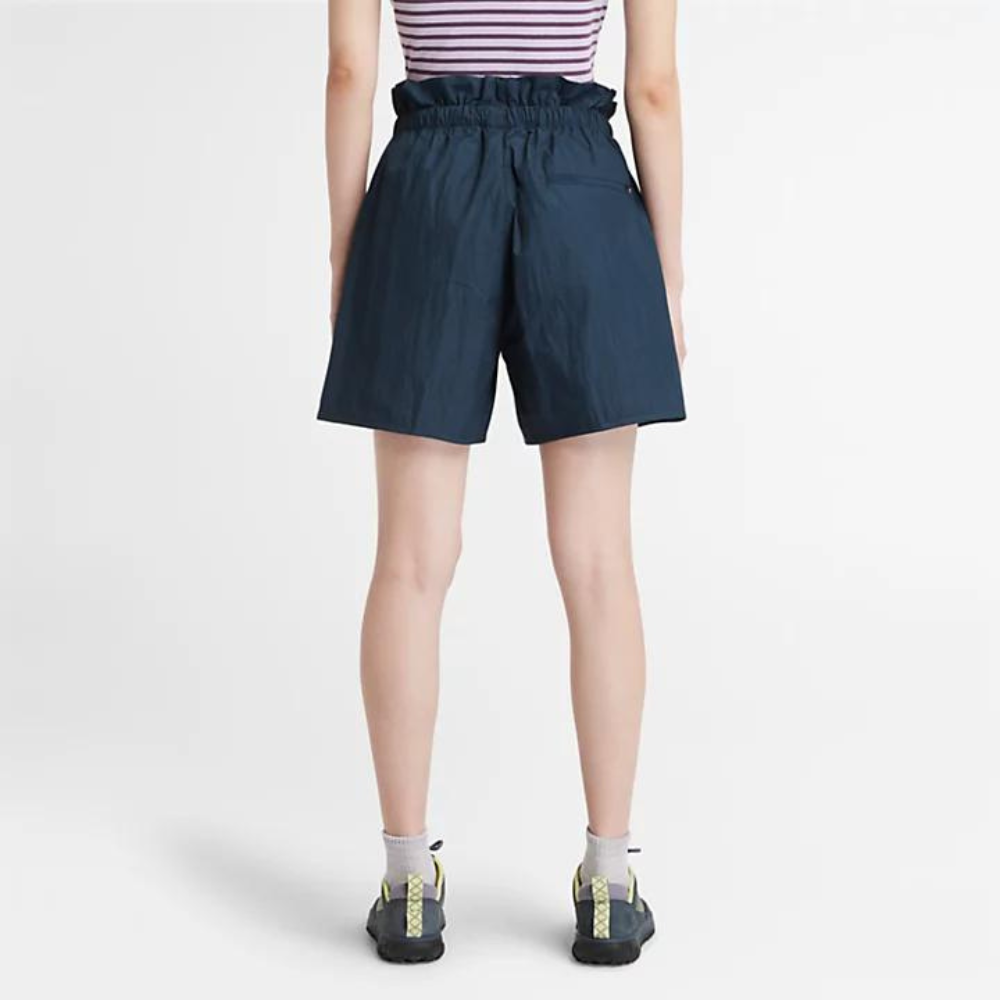 Navy Timberland® Utility Summer Shorts for Women. Lightweight, breathable materials for day-long comfort during warm weather adventures. Versatile silhouette with pockets for added functionality.