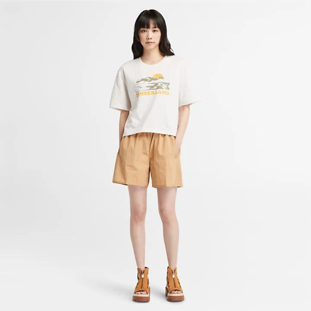 Timberland Utility Summer Shorts for Women. Lightweight, breathable materials for day-long comfort during warm weather adventures. Versatile silhouette with pockets for added functionality.