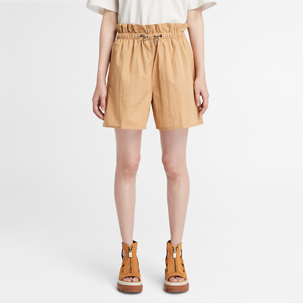 Timberland Utility Summer Shorts for Women. Lightweight, breathable materials for day-long comfort during warm weather adventures. Versatile silhouette with pockets for added functionality.