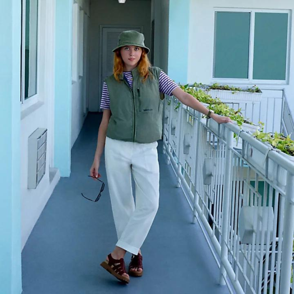 Vintage white Timberland¡ Utility Fatigue Trousers for Women. Heavy-duty cotton twill for durability. Straight leg with slight taper. Cargo pocket with flap and side pockets for storage. Button and fly closure. Fixed waist.